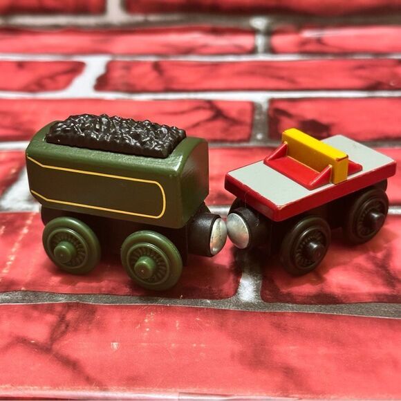 Thomas & Friends magnetic Trains ROCKY’S BACK & STREAMLINED EMILY’S TENDER - Picture 6 of 6